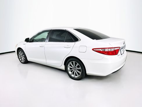 Used 2017 Toyota Camry XLE w/ Moonroof Package FWD image 5