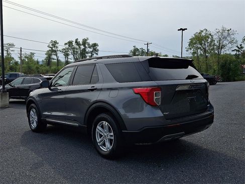 Used 2021 Ford Explorer XLT w/ Equipment Group 202A image 7