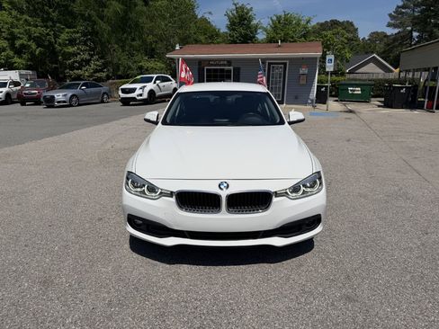 Used 2018 BMW 320i xDrive Sedan AWD/4WD image 2
