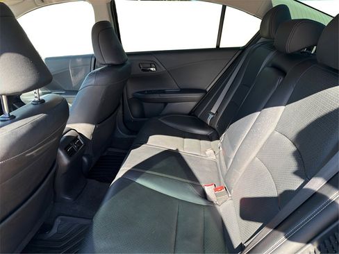 Used 2017 Honda Accord Touring image 11