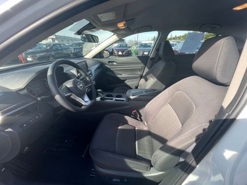 Used 2025 Nissan Altima 2.5 SV image 22