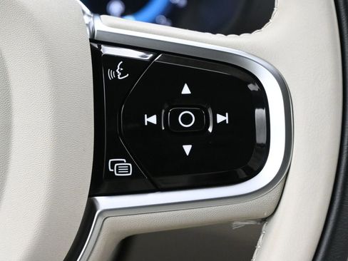 Used 2025 Volvo XC60 B5 Ultra w/ Protection Package Premier image 8