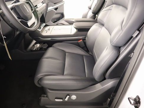 New 2025 Lincoln Navigator Reserve AWD/4WD image 11
