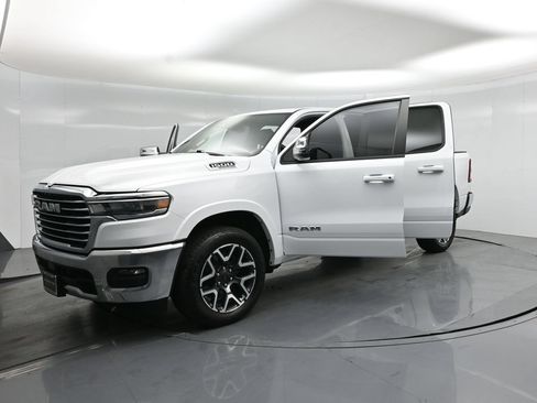 Used 2025 RAM 1500 Laramie AWD/4WD image 32