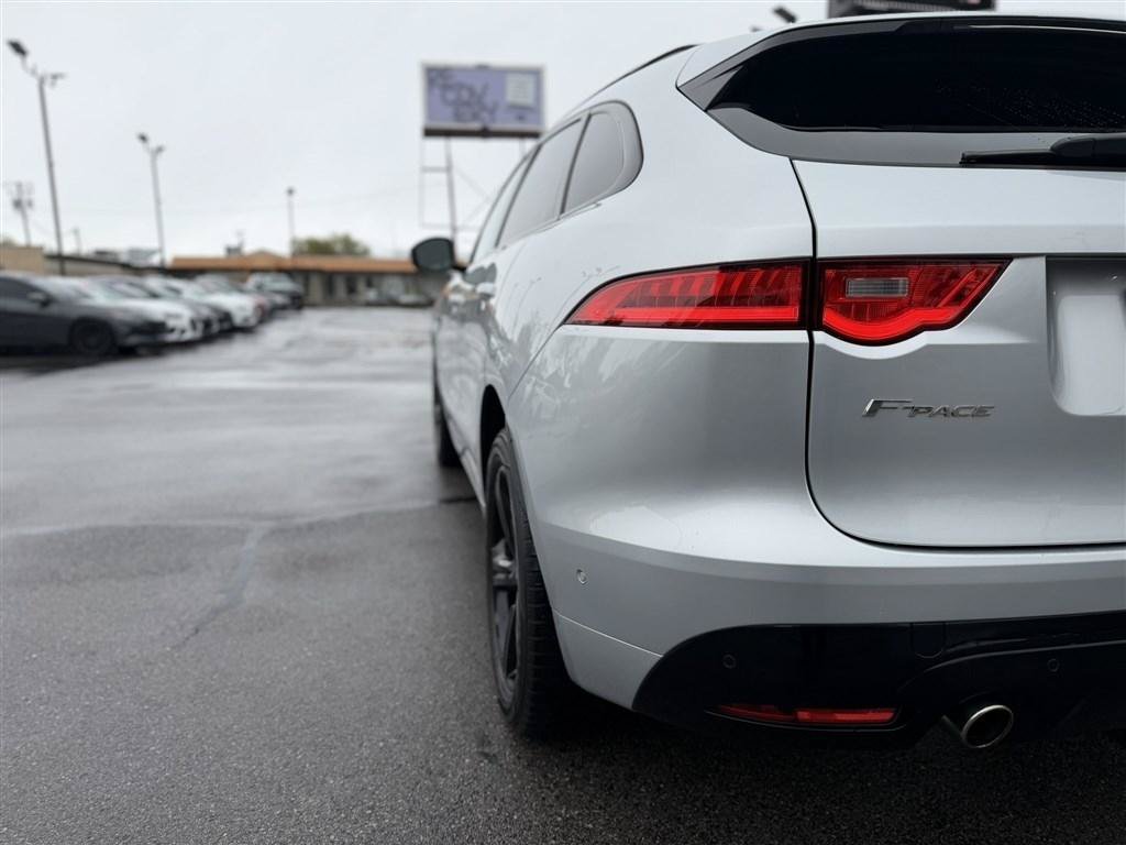 Used 2017 Jaguar F-PACE S AWD/4WD image 11