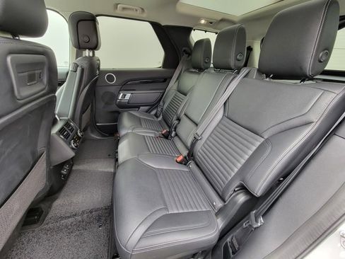 Used 2024 Land Rover Discovery S image 17