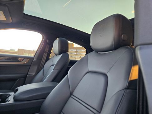 Used 2025 Porsche Cayenne Coupe image 21