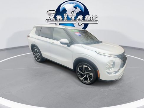 Used 2024 Mitsubishi Outlander SE image 2