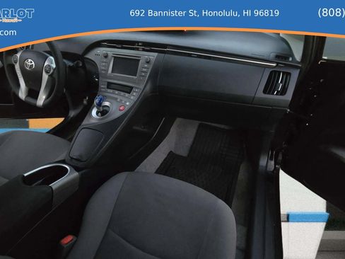 Used 2015 Toyota Prius Three FWD image 17
