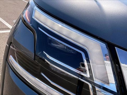 Used 2023 Nissan Armada SL image 29