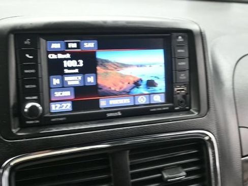 Used 2018 Dodge Grand Caravan SXT FWD image 17