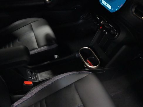 Used 2025 MINI Cooper 2-Door Hardtop image 5