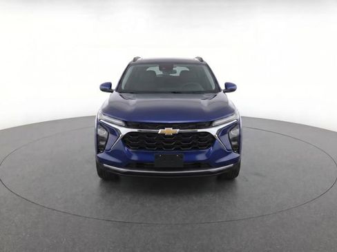 Used 2024 Chevrolet Trax LT w/ LT Convenience Package FWD image 5