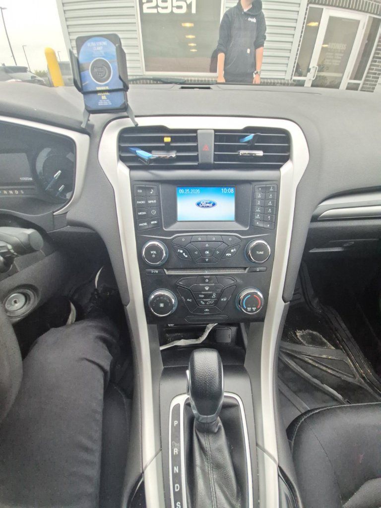 Used 2013 Ford Fusion SE FWD image 14