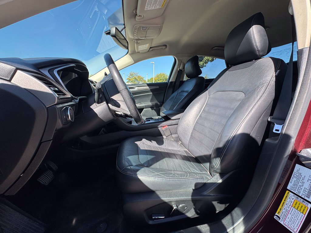 Used 2017 Ford Fusion SE w/ Fusion SE Technology Package FWD image 11