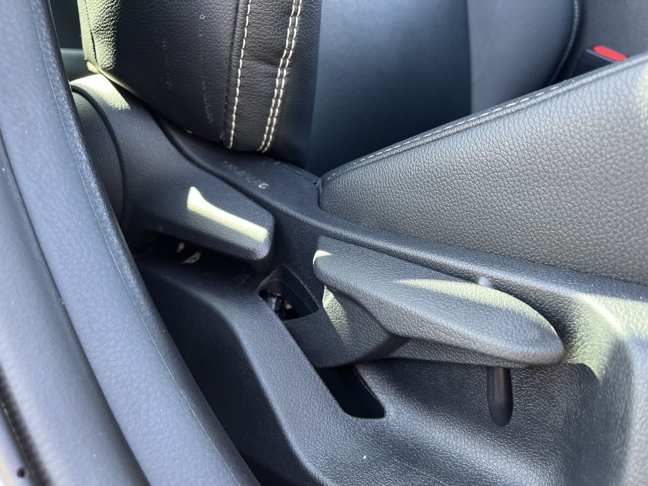 Used 2025 Toyota Camry SE FWD image 25