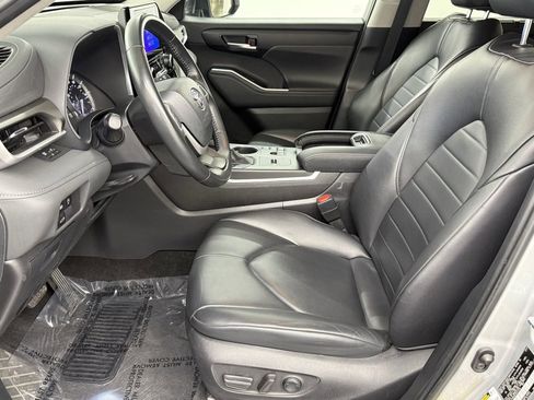 Used 2024 Toyota Highlander LE image 17