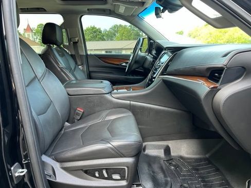 Used 2018 Cadillac Escalade ESV Luxury RWD image 24