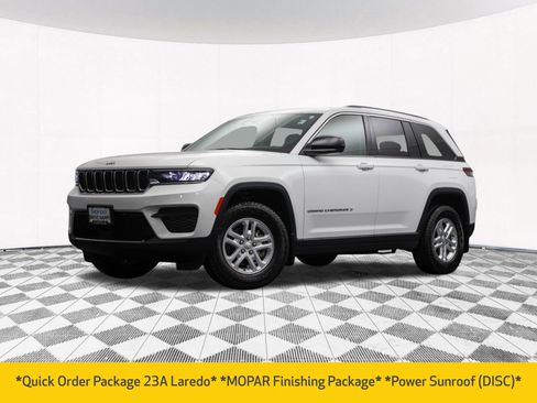 Used 2023 Jeep Grand Cherokee Laredo w/ Trailer Tow Prep Group (B) AWD/4WD image 2