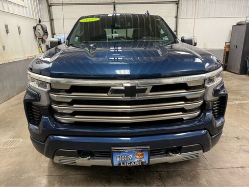 Used 2022 Chevrolet Silverado 1500 High Country w/ LPO, Dark Essentials Package image 3