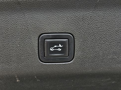 Used 2022 GMC Yukon Denali image 8