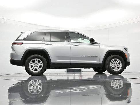 Used 2023 Jeep Grand Cherokee Laredo image 39
