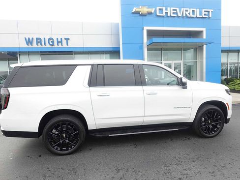 New 2025 Chevrolet Suburban Premier AWD/4WD image 2