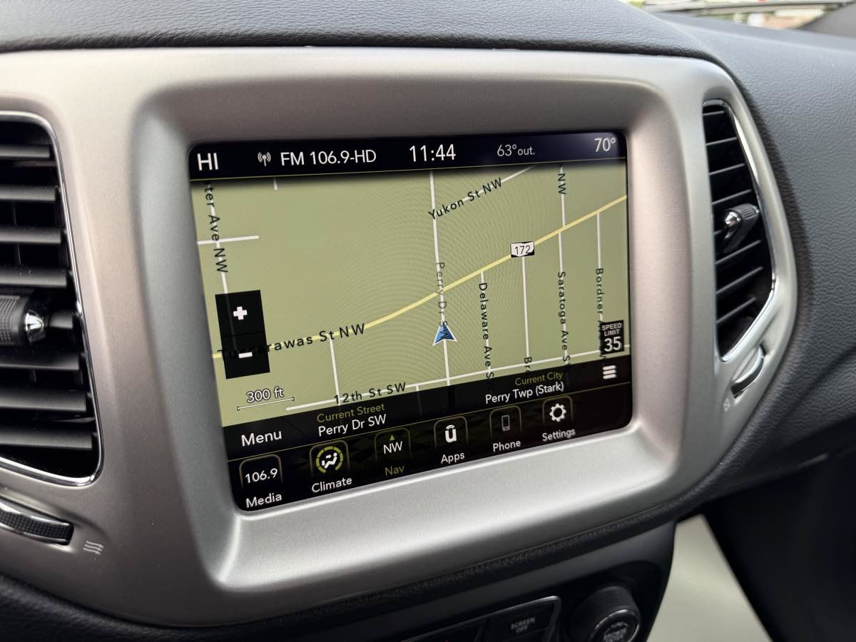 Used 2021 Jeep Compass Latitude AWD/4WD image 24