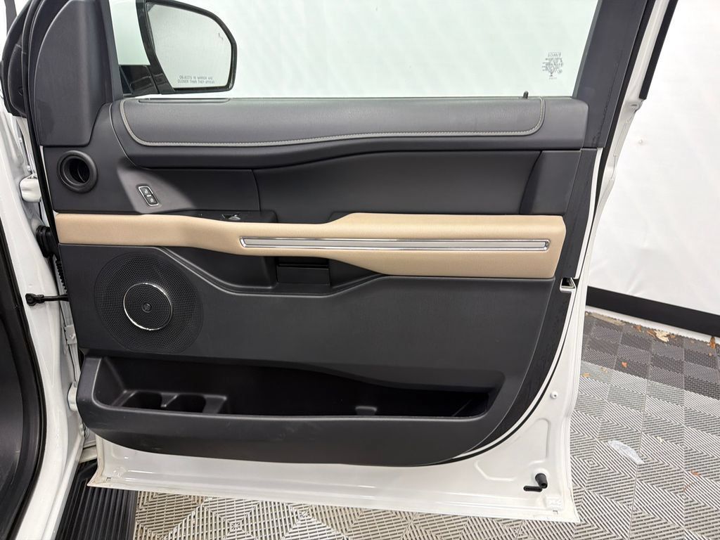 Used 2024 Ford Expedition Limited RWD image 16