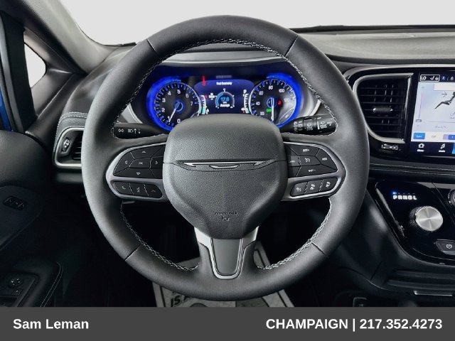 New 2027 Chrysler Pacifica Select FWD image 11