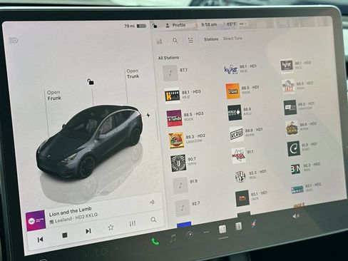 Used 2023 Tesla Model Y Performance AWD/4WD image 19