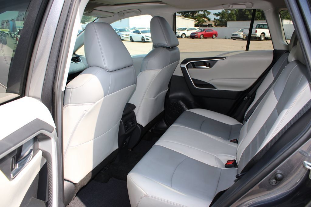 Used 2019 Toyota RAV4 XLE Premium FWD image 7