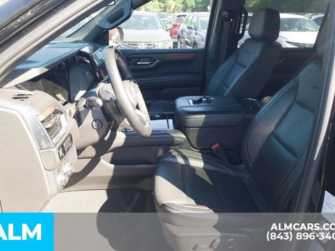 Used 2025 GMC Yukon XL Denali RWD image 6