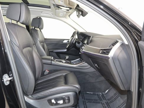 Used 2022 BMW X7 xDrive40i w/ Premium Package image 13