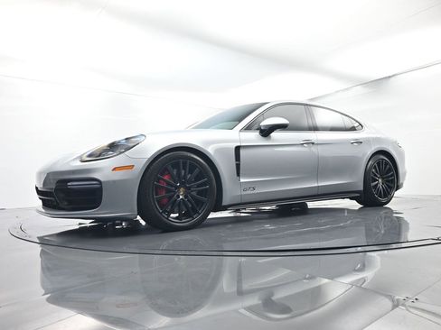 Used 2020 Porsche Panamera GTS image 34