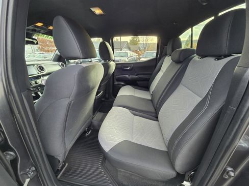 Used 2022 Toyota Tacoma TRD Off-Road image 21