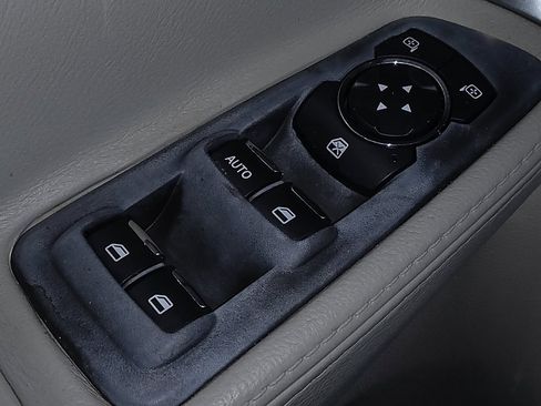 Used 2015 Ford Explorer image 27