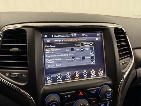 Used 2018 Jeep Grand Cherokee Altitude AWD/4WD image 23