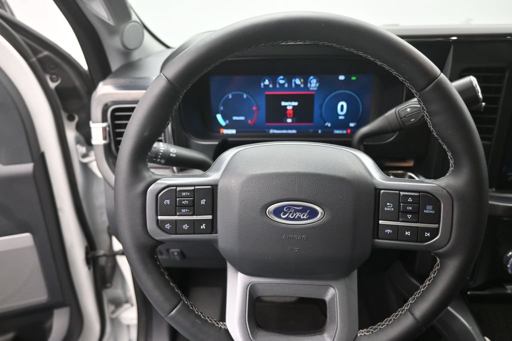 Used 2025 Ford F250 Lariat w/ Black Appearance Package AWD/4WD image 31