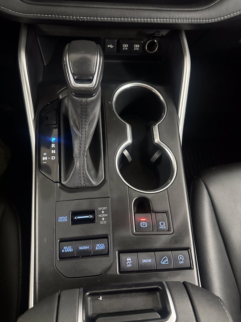 Used 2020 Toyota Highlander XLE AWD/4WD image 22