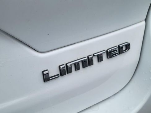 Used 2023 Jeep Grand Cherokee Limited image 34