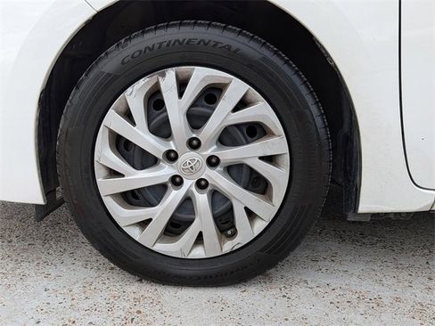 Used 2017 Toyota Corolla LE image 9