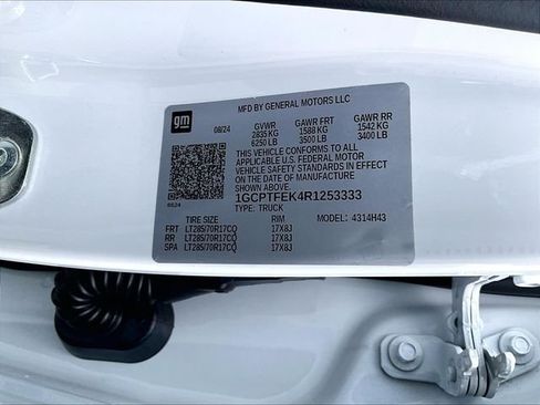 Used 2024 Chevrolet Colorado ZR2 AWD/4WD image 34