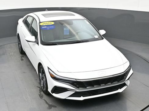 Certified 2025 Hyundai Elantra SEL image 43