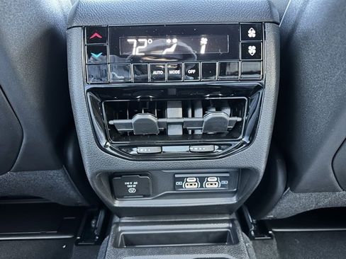 New 2025 Jeep Grand Cherokee L Altitude image 26