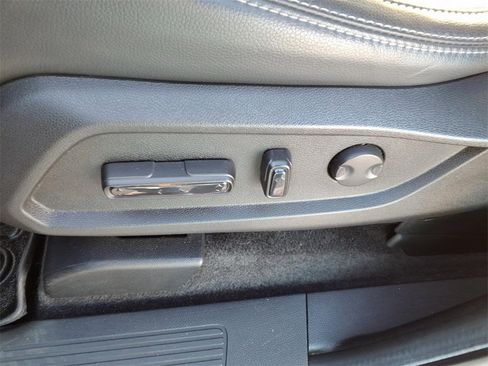 Used 2024 Honda Pilot Touring image 13