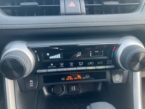 Certified 2025 Toyota RAV4 LE FWD image 25