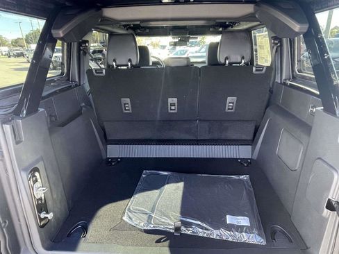 New 2025 Ford Bronco Outer Banks image 9