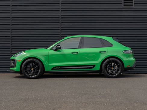Certified 2025 Porsche Macan GTS image 2