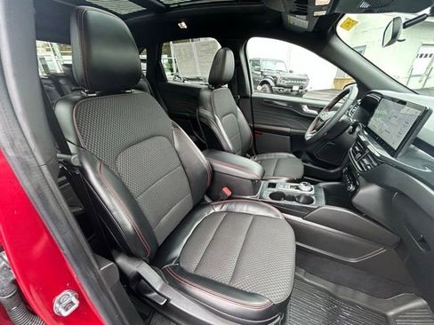 Used 2023 Ford Escape ST-Line w/ Tech Pack #1 AWD/4WD image 13